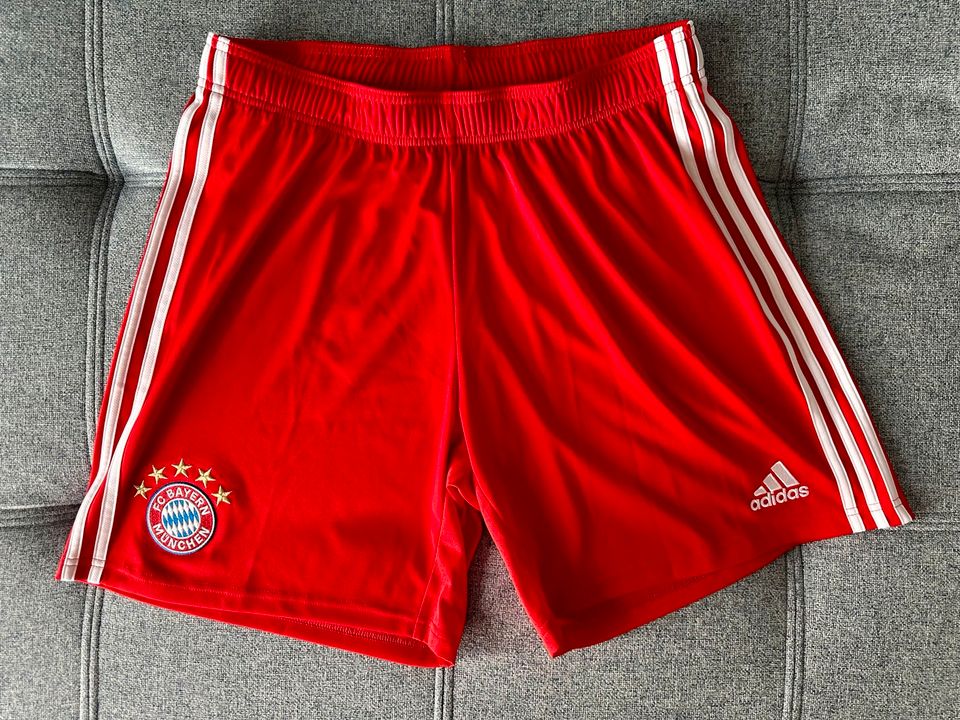 FC Bayern München Adidas Trikotshorts rot Größe XL Home in Bonn