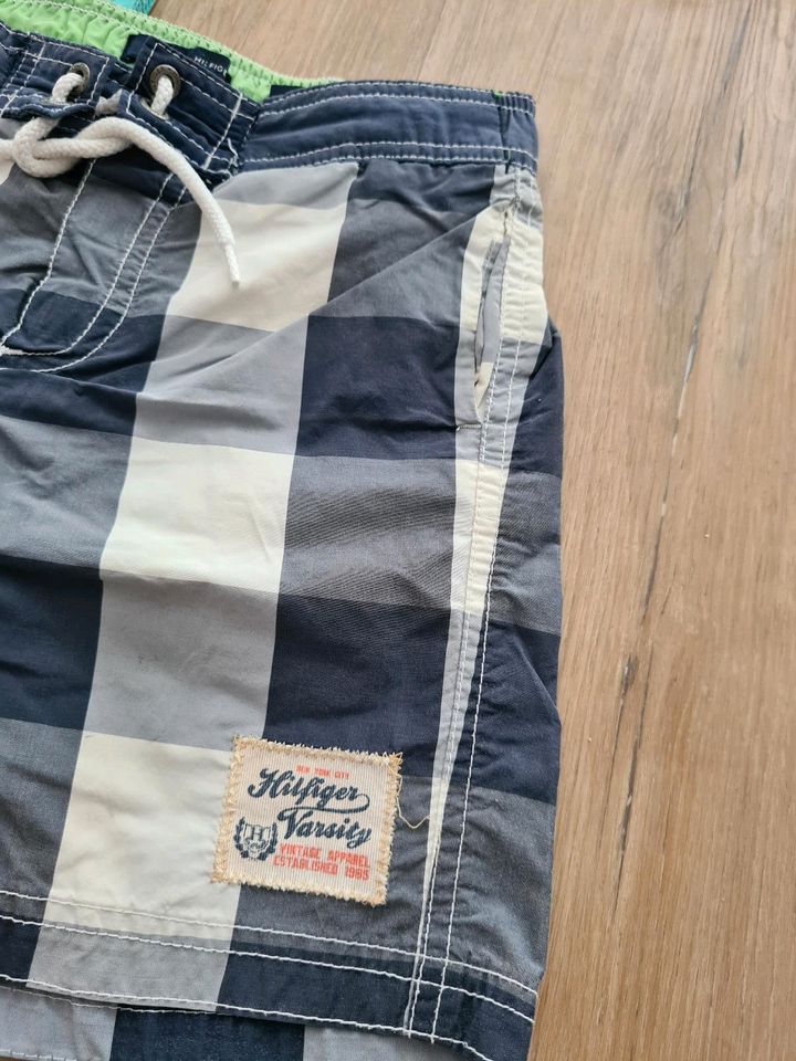 Kinder Jungen Sommer Shorts 122/128 Tommy Hilfiger Badehose Cargo in Bergisch Gladbach