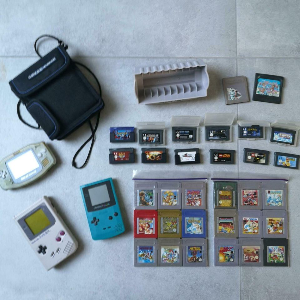 Gameboy Classic + Gameboy Color + Gameboy Advance + 27 Games in Paderborn