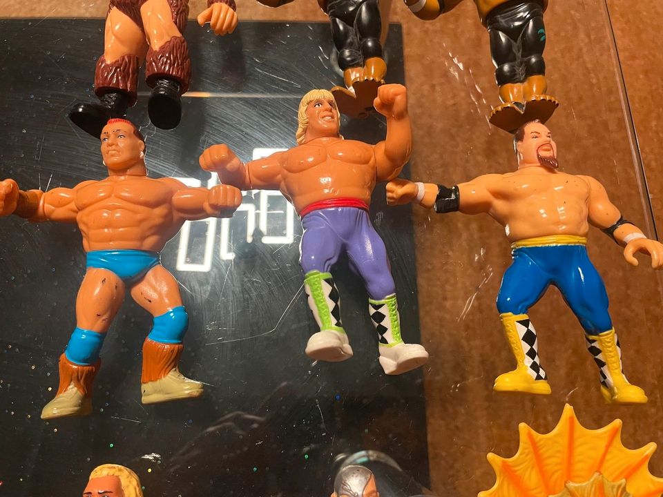 WWF Figuren 90er Jahre in Weinbach