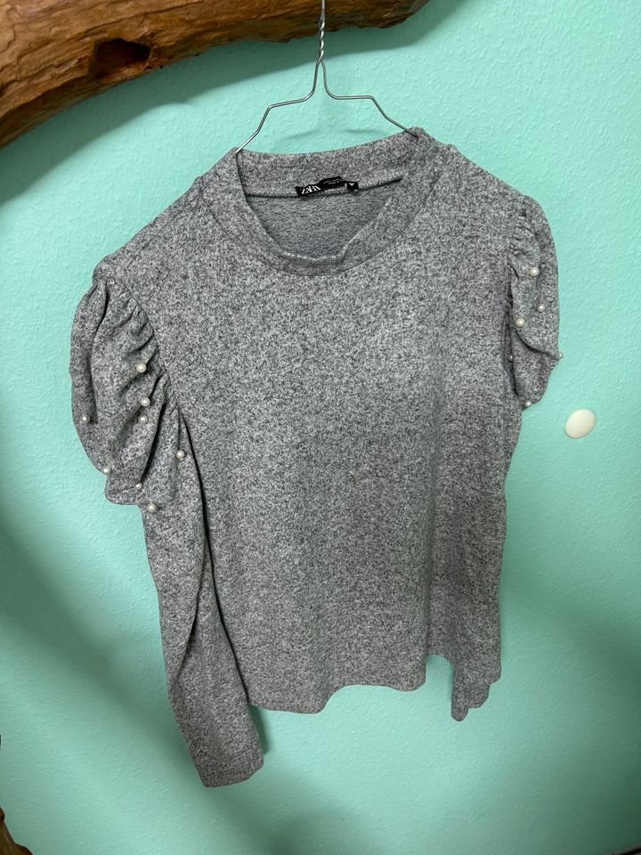 Zara pullover gut erhalten siehe Bilder in Weissach