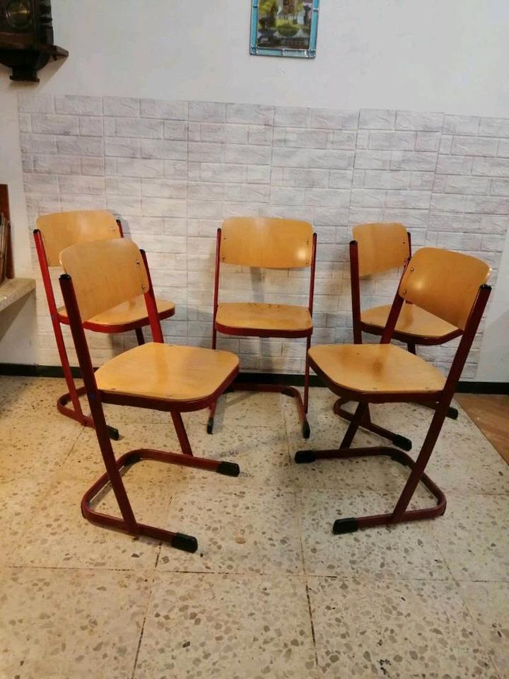 2 Schulstühle Stapelstühle Bürostühle Stühle Stk 25€ in Taunusstein