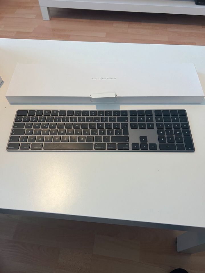 Apple Magic Keyboard mit Nummernblock -Wie Neu- seltene Farbe in Düsseldorf