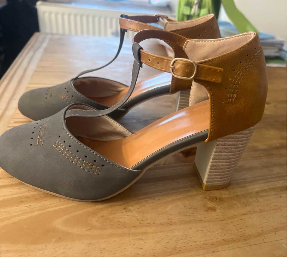 Schuhe / Pumps mit Riemchen Gr.40 neu in Hohen Neuendorf