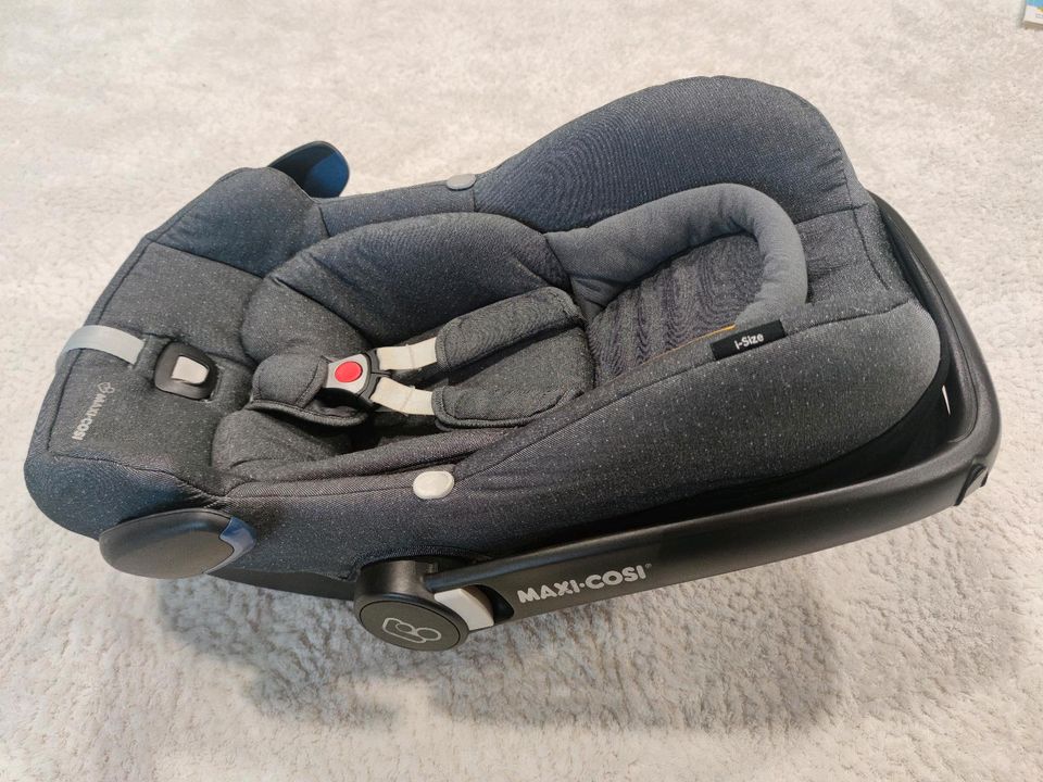 Maxi-Cosi Rock Babyschale, i-Size Babyautositz, Kindersitz in Penzlin