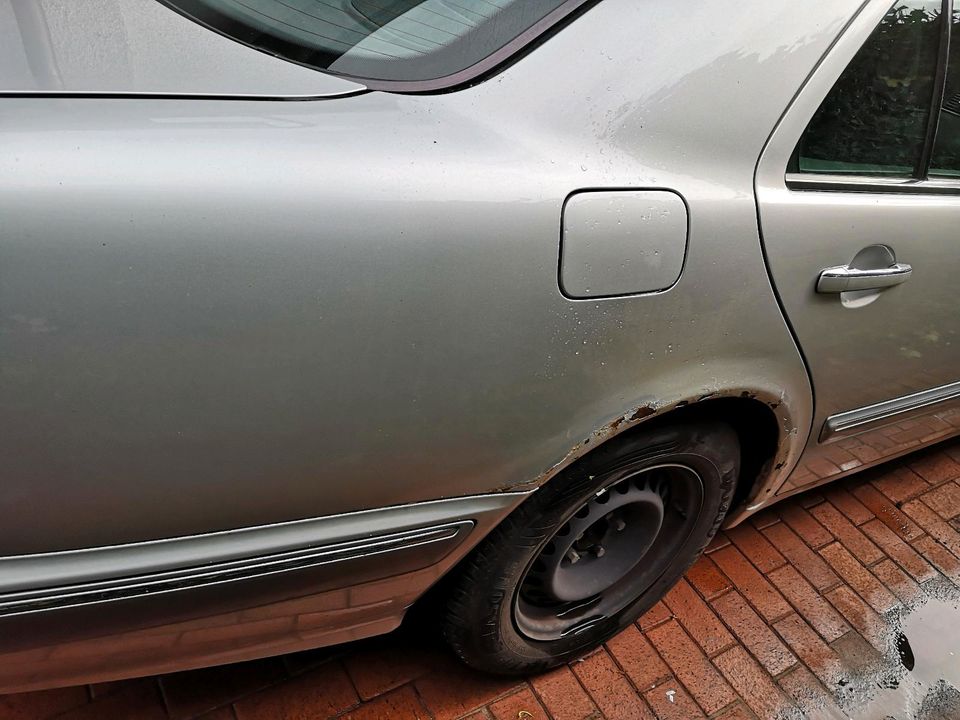 Hilfe bei der Instandsetzung von Rost stellen an meinem Mercedes in Bremen