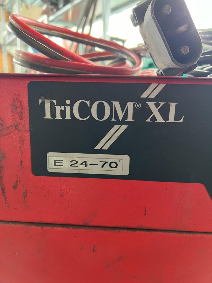 Tricom XL E 24/70 Batterieladegerät Stapler in Gremsdorf