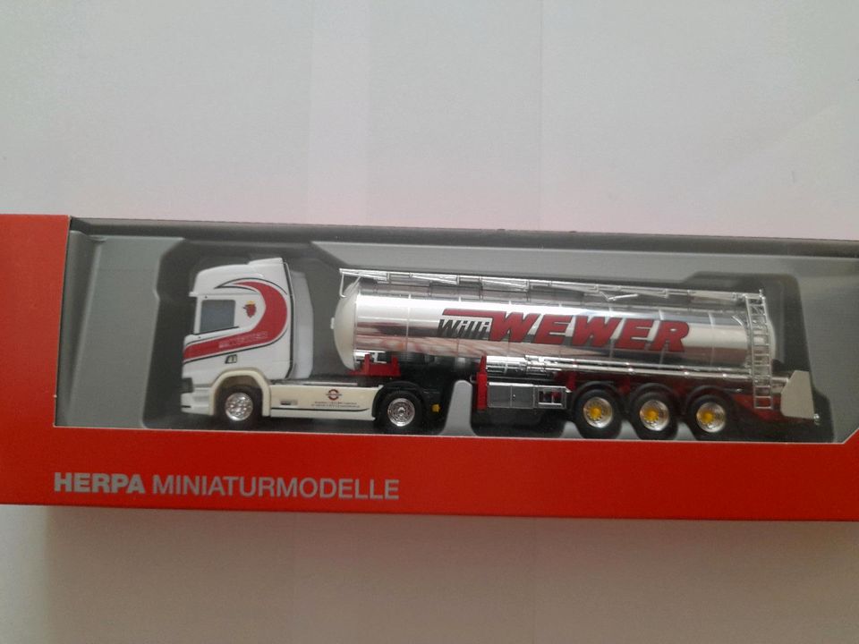 Herpa 308427 Scania CR HD Cromtan-Sattelzug " Willi Wewer " in Hannover