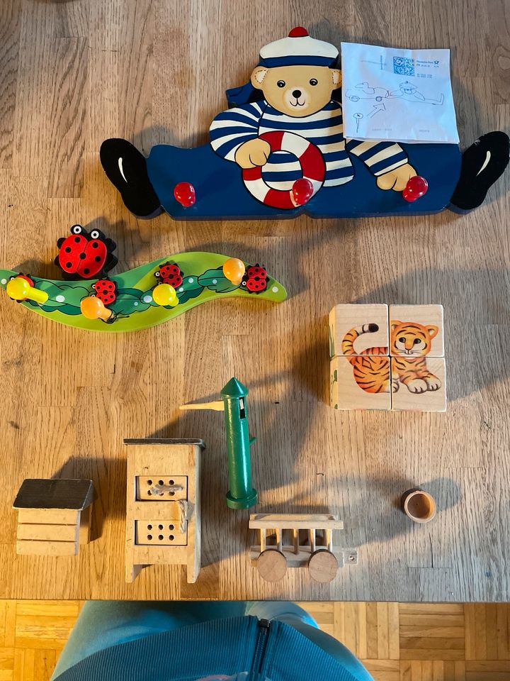 Holz Kindergarderobe, Puppenhaus Würfel in Bonn