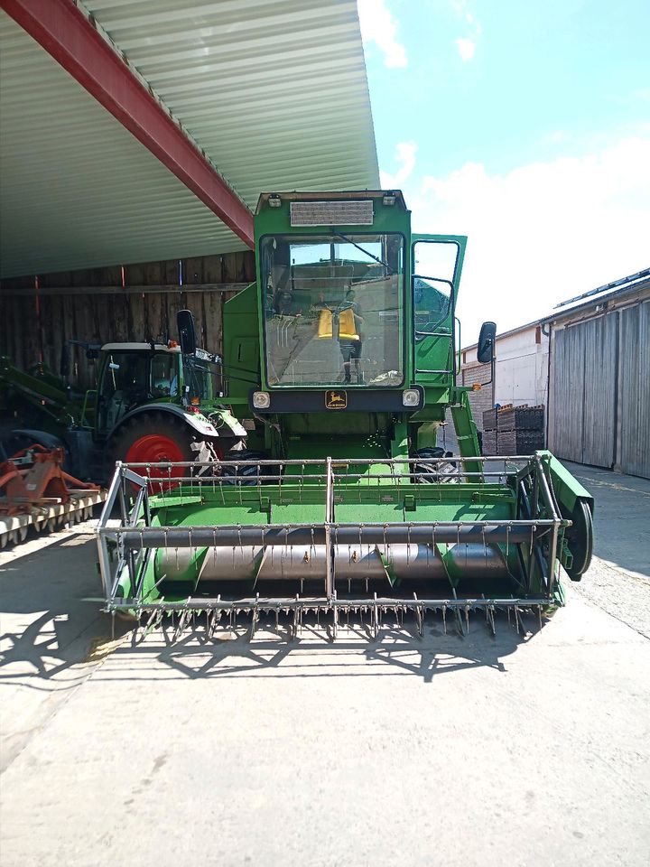 John Deere 1052 in Steinsfeld