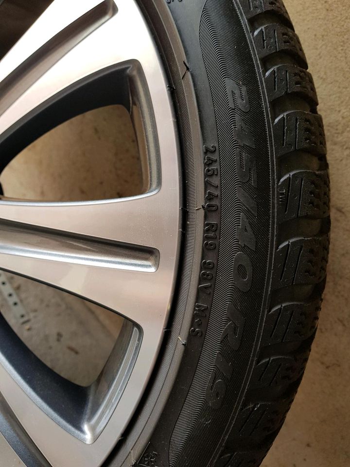 19 Zoll Pirelli Winterreifen & Felgen DB E Klasse in Weißenfels