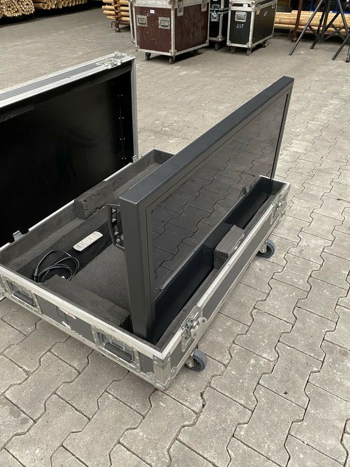 Panasonic Plasma-Bildschirm im Transportcase #0892 in Jettenbach