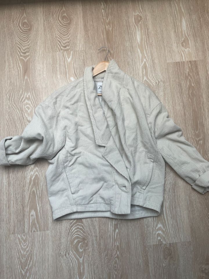 Zara Oversize Cordjacke XS S beige Übergangsjacke in Radevormwald