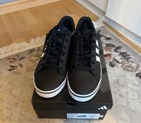 Adidas Herren Schuhe gr 44 neu Niedersachsen - Oldenburg Vorschau