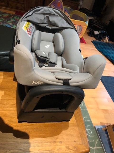 Babyschale von JOIE mit Isofix-Halterung gebraucht aber unbenutzt in Castrop-Rauxel