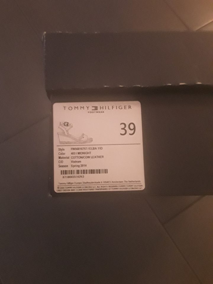 Tommy Hilfiger Schuhe Sandalen in Duisburg