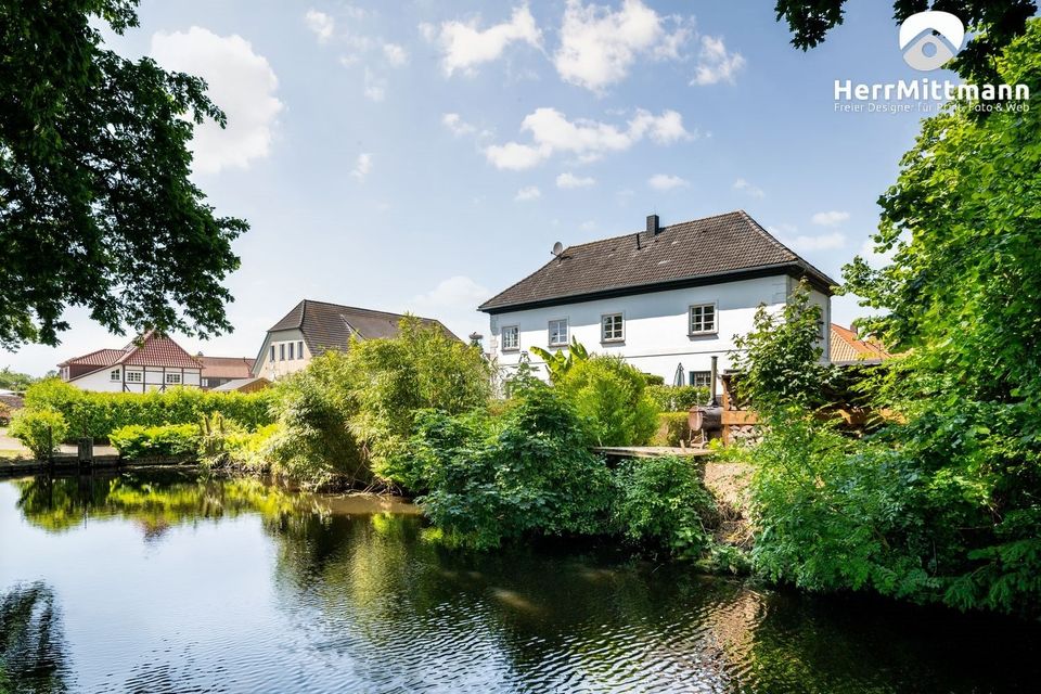 *** Exklusives Zweifamilienhaus mit schönem Garten direkt am Wasser in Ovelgönne *** in Ovelgönne