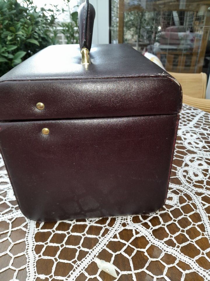 Beauty Box  Kosmetik Koffer  echtes Leder  dunkelbraun in Windeck