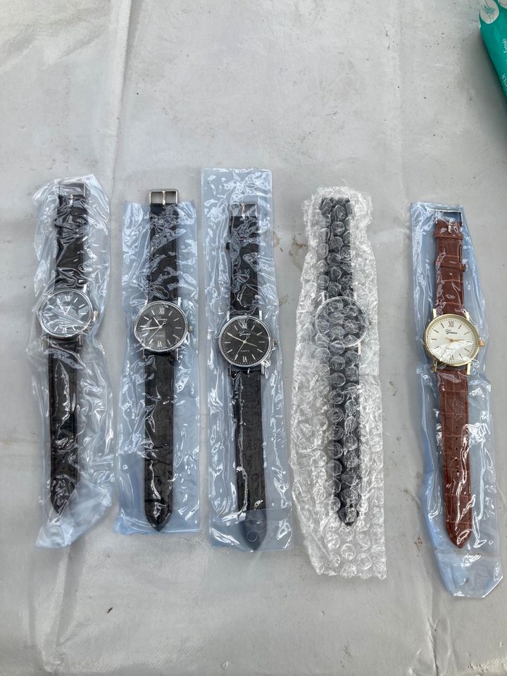 Armbanduhr neu 4x schwarz, 1x braun in Büdelsdorf