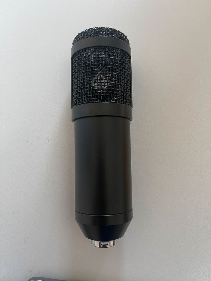 Podcast Mikrofon studio Mikrofon mit Mikrofonständer in Hamburg