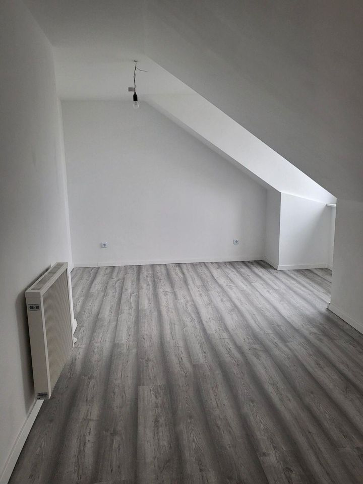 Modernisierte 2-Raum-Dachgeschosswohnung in Großmühlingen in Bördeland