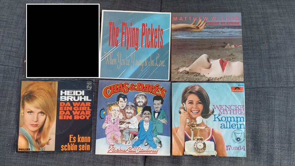 Diverse alte Schallplatten Singles in Pleidelsheim