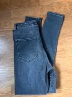 neuwertige Bershka Jeans 38 Hessen - Wetzlar Vorschau