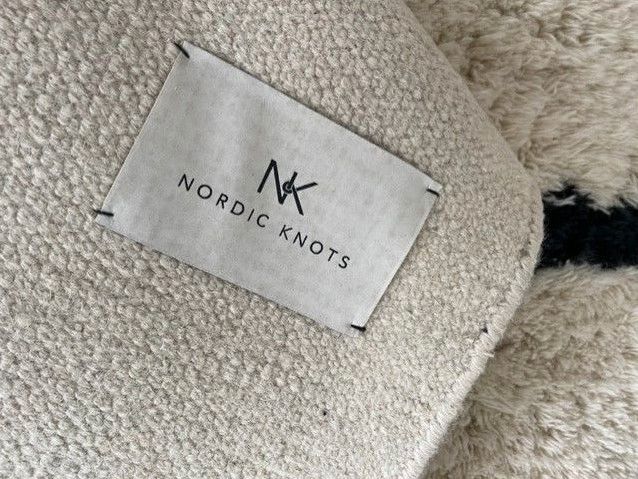 Nordic Knots Teppich Simple Object 18 Dusty White beige 250x350 in Düsseldorf