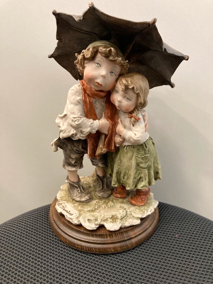 Capodimonte G. Armani Porzellan Figur * Kinder mit Regenschirm in  Nordrhein-Westfalen - Dinslaken | Kunst und Antiquitäten gebraucht kaufen |  eBay Kleinanzeigen ist jetzt Kleinanzeigen