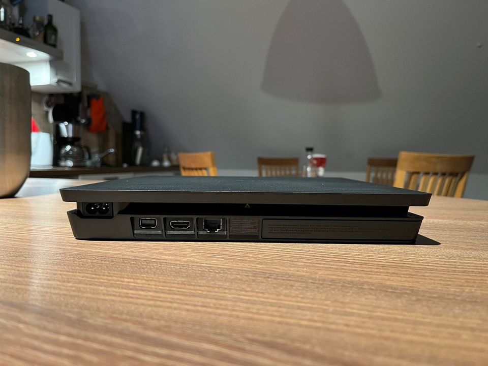 Playstation 4 Slim 1 TB in Limburg