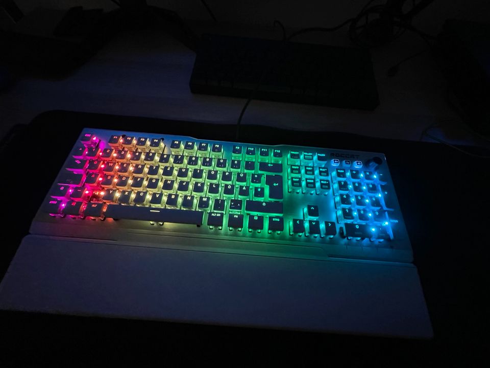 Gaming Tastatur Vulcan in Ostfildern