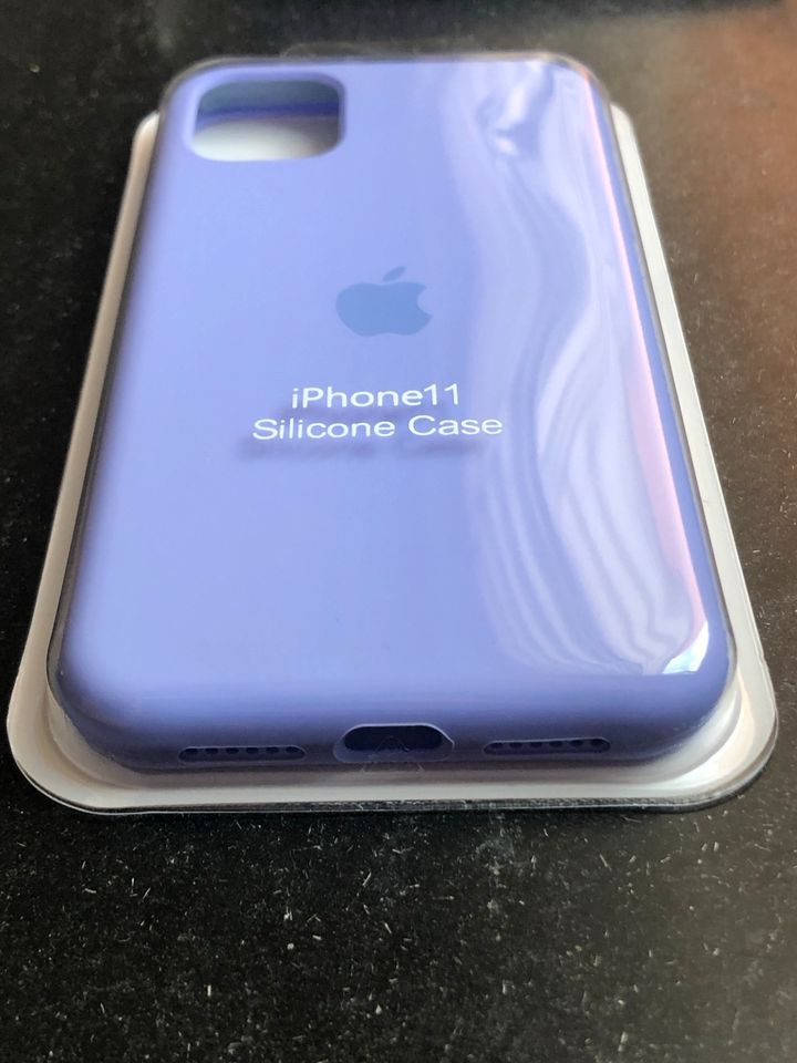 iPhone 11 13 14 15 Case Hülle Silikon Lila Flieder NEU in Düsseldorf