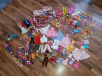 Großes Barbie Konvolut Kleidung Barbies Schuhe Accessoires Sachsen - Plauen Vorschau
