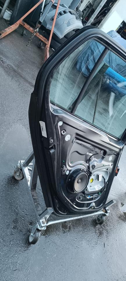 VW Golf 5 Tür hinten links Hatchback Z4 / C9Z Schwarz in Weidenberg