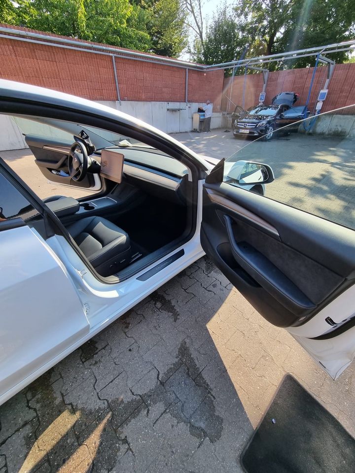 Tesla Model 3 in Ahlen