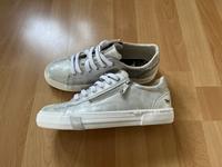 Mustang Sneaker Damen Gr. 39 Reißverschluss creme-silber *NEU* Nordrhein-Westfalen - Menden Vorschau