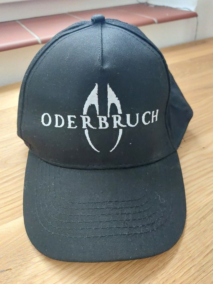 Basecap zur Mystery – Serie „Oderbruch“ in Görlitz