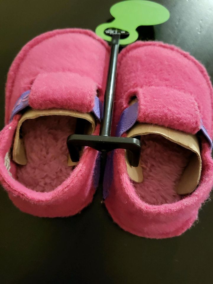 Crocs Hausschuhe Krabbelschuhe pink Größe 19-20 in Freyung