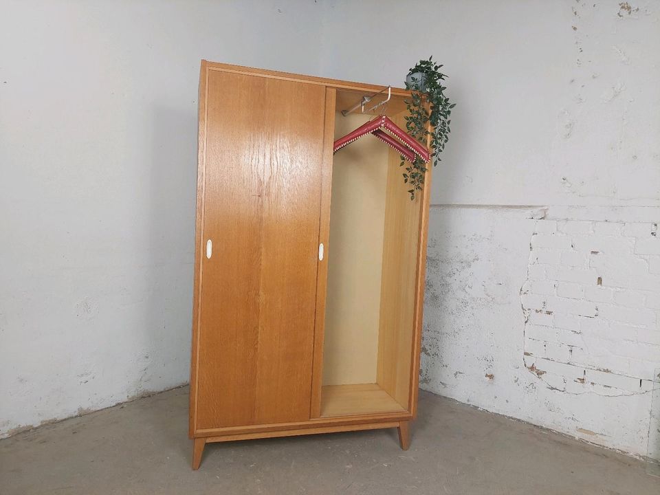 Vintage Holzschrank Kleiderschrank Dielenschrank 60er 70er DDR in Leipzig