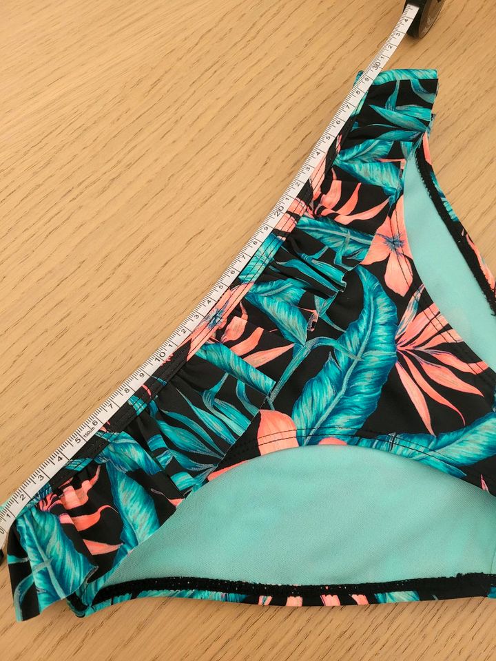 Mädchen Bikini in Aachen