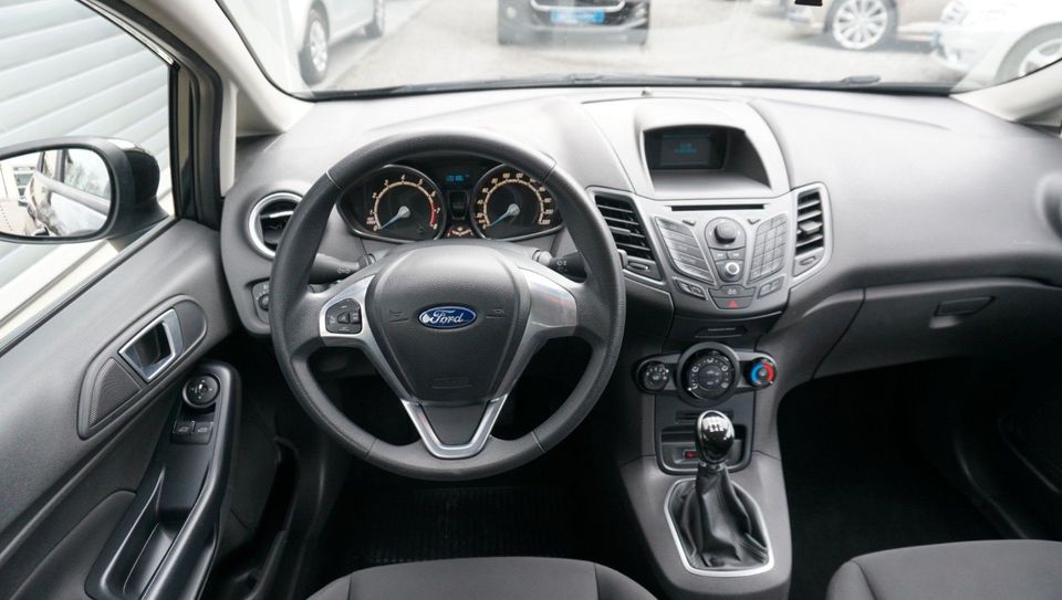 Ford Fiesta SYNC Edition Klima|8-Fach bereift|TÜV NEU in Niefern-Öschelbronn