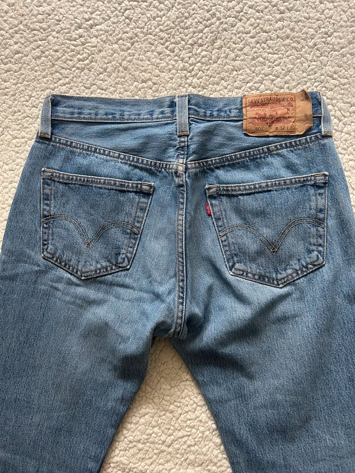 Levi’s 501 Vintage Hellblau W32 L32 Jeans Levi Strauss Hose retro in Augsburg