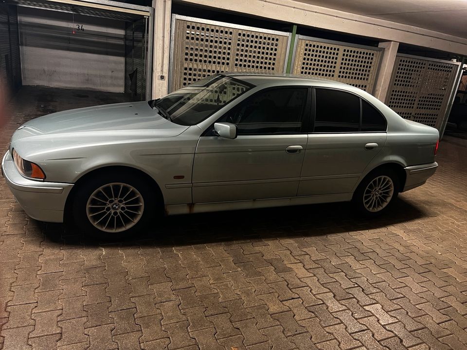 BMW E39 Bj. 2001 525i Limousine in Waldkraiburg