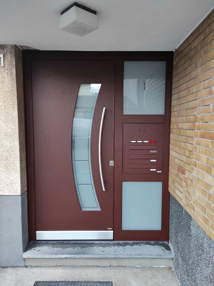 Neuanfertigung Haustüre mit Seitenteil und Briefkasten in Velbert