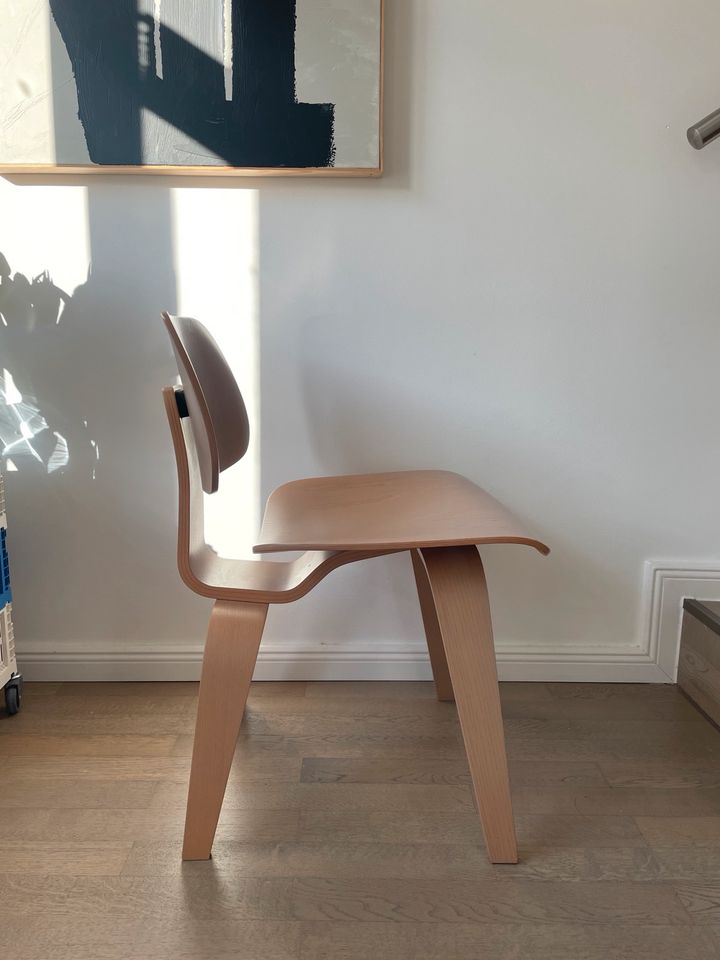 Vitra Eames Plywood DCW LCW Esche Dining Chair in Hamburg