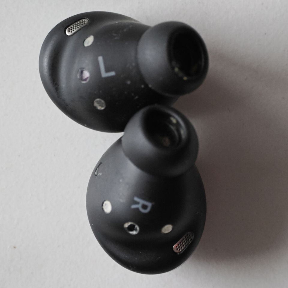 2 x Samsung Galaxy Buds Pro, 1 x violett / 1 x schwarz in Bad König