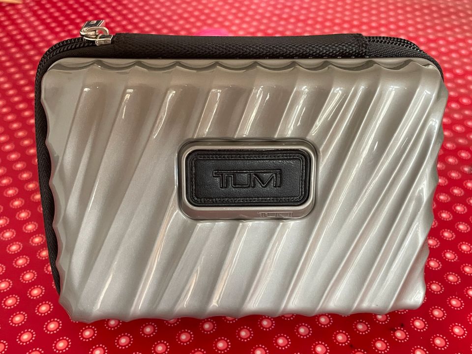 Tumi Amenity Kit silber / ohne Inhalt in Essen