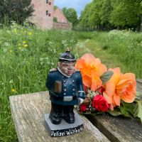 Figur Polizist Eisen Vintage Original 70 Junten lustig Blumen Nordrhein-Westfalen - Datteln Vorschau