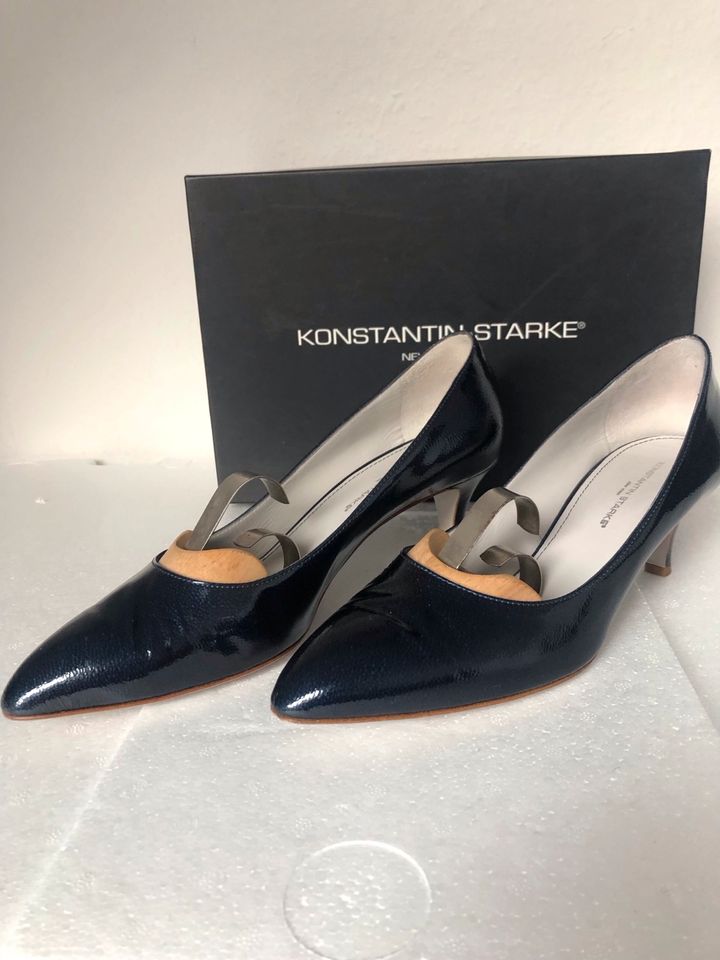 Pumps, dunkelblaues Lackleder, Gr.38, Konstantin Starke, neu in Bielefeld