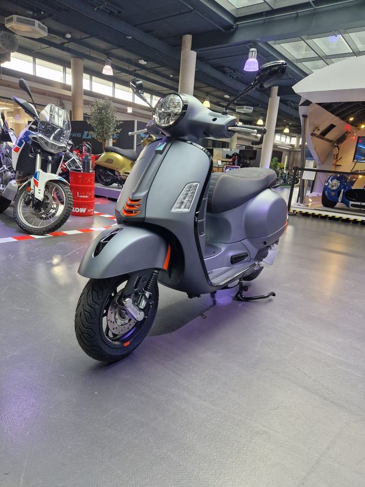 Vespa GTS 125 SuperSport **Roller-Paradies-Aktion** B196 in Köln